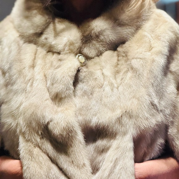Vintage Mink Capelet - Picture 3 of 9